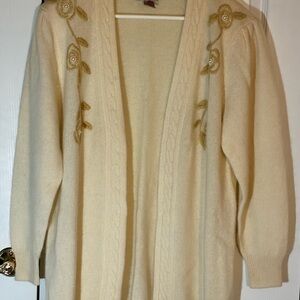 Vintage-Inspired Elegance: Ivory Floral Embroidered Cardigan